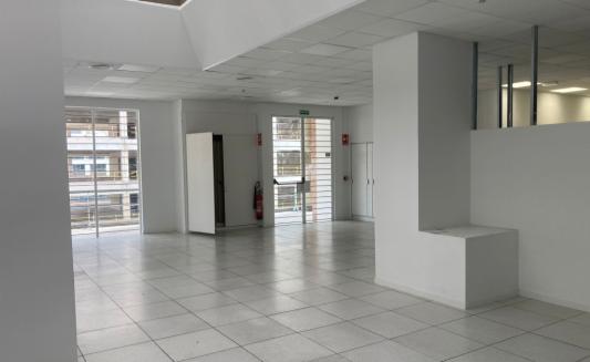 Traspaso de Oficina diáfana de 1.600 m² divisible en módulos de 800 m² · Avda. Manoteras 22 — Otros en Madrid