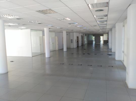 Traspaso de Edificio mixto de 2.100 m² con 675 m² de garaje en alquiler · Sepúlveda 7B, Alcobendas — Otros en Alcobendas…
