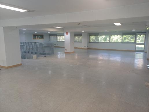 Traspaso de Local comercial de 1.300 m² divisible desde 500 m² en alquiler · Isla Graciosa 1 — Otros en Madrid (foto 2)