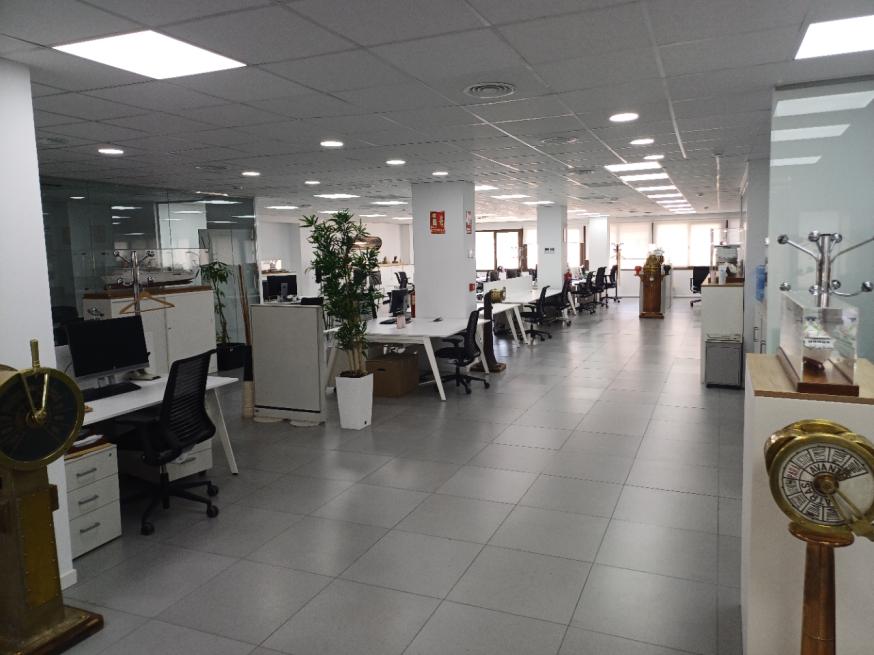 Traspaso de Oficina de 221 m² en alquiler · Avda. Llano Castellano 13, planta 5ª — Otros en Madrid (foto 2)